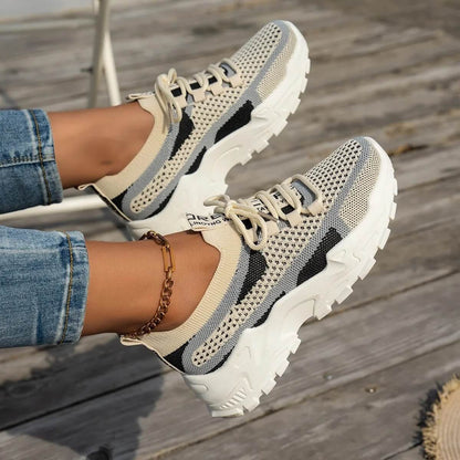 CloudWeave – Lätta Slip-On Sneakers för Dam med Andningsbar Flyknit, Snörning och Låg Klack
