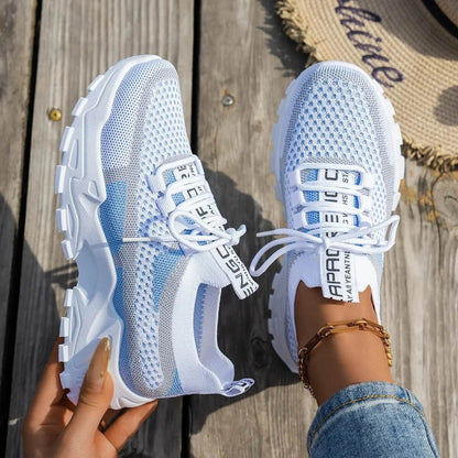 CloudWeave – Lätta Slip-On Sneakers för Dam med Andningsbar Flyknit, Snörning och Låg Klack